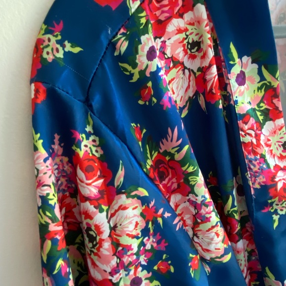 Colorful Floral Robe with Tie Satin Like Material - Picture 4 of 13